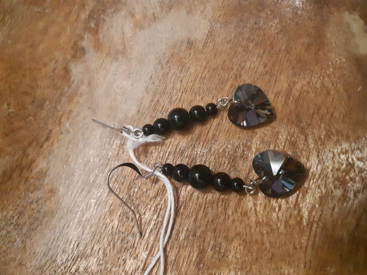 Black boba drops with shiny hearts