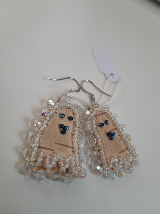 Smol shiny birch bark ghosties