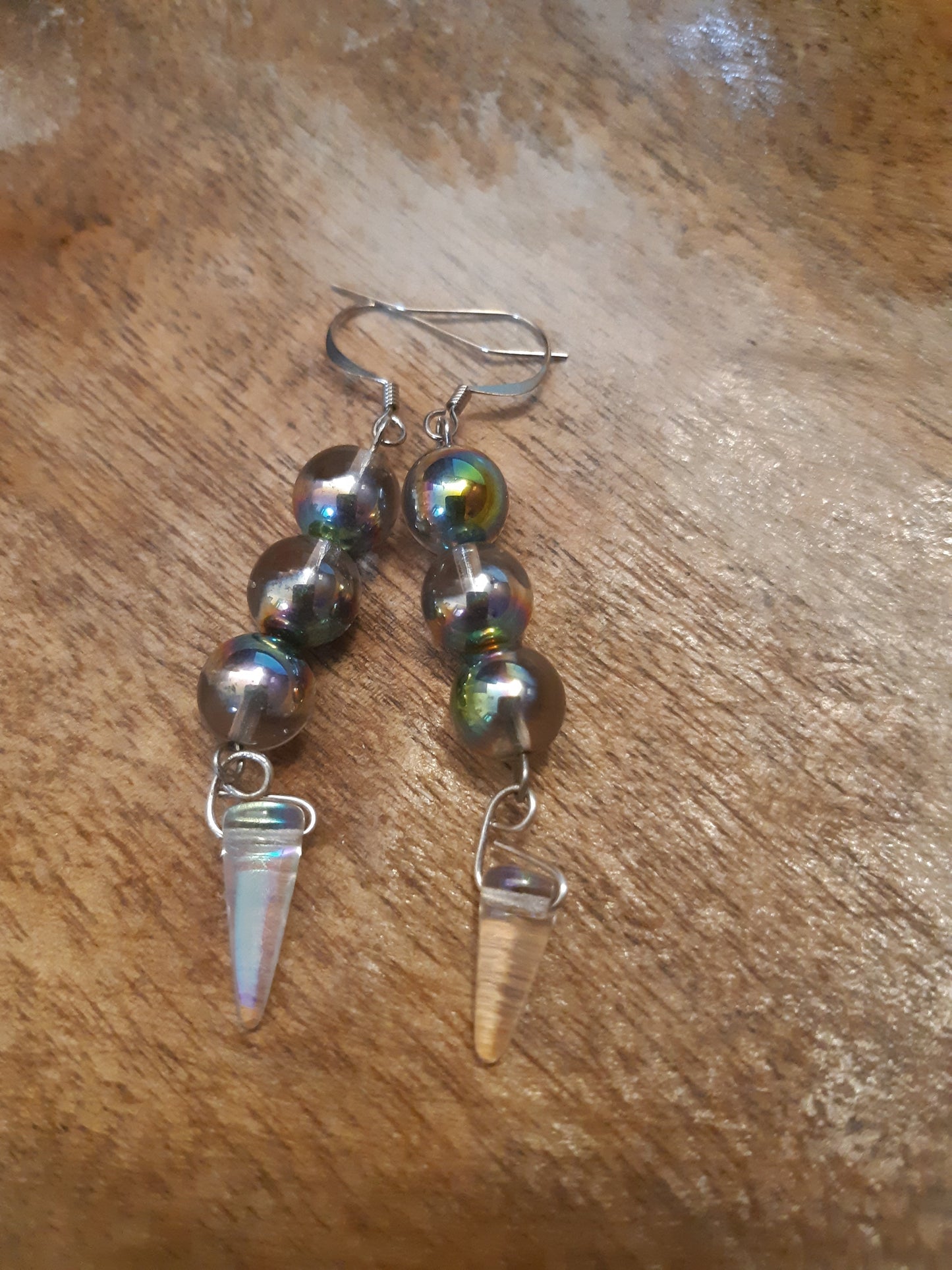 Small iridescent spike drops