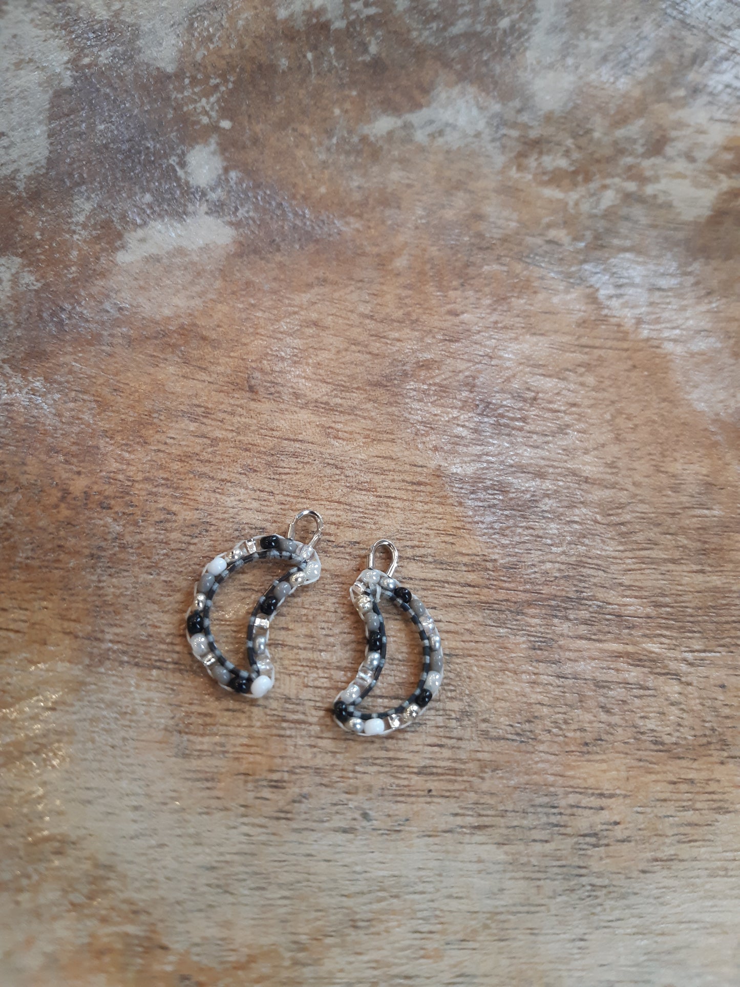 Sikw Elasa'sit - moon earrings