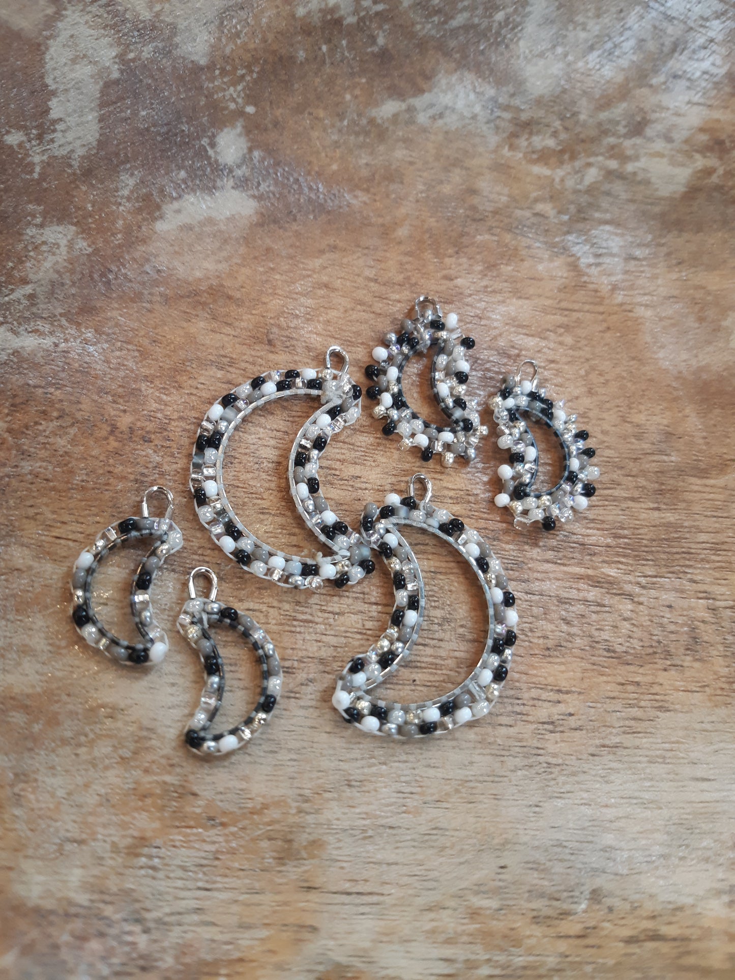 Sikw Elasa'sit - moon earrings