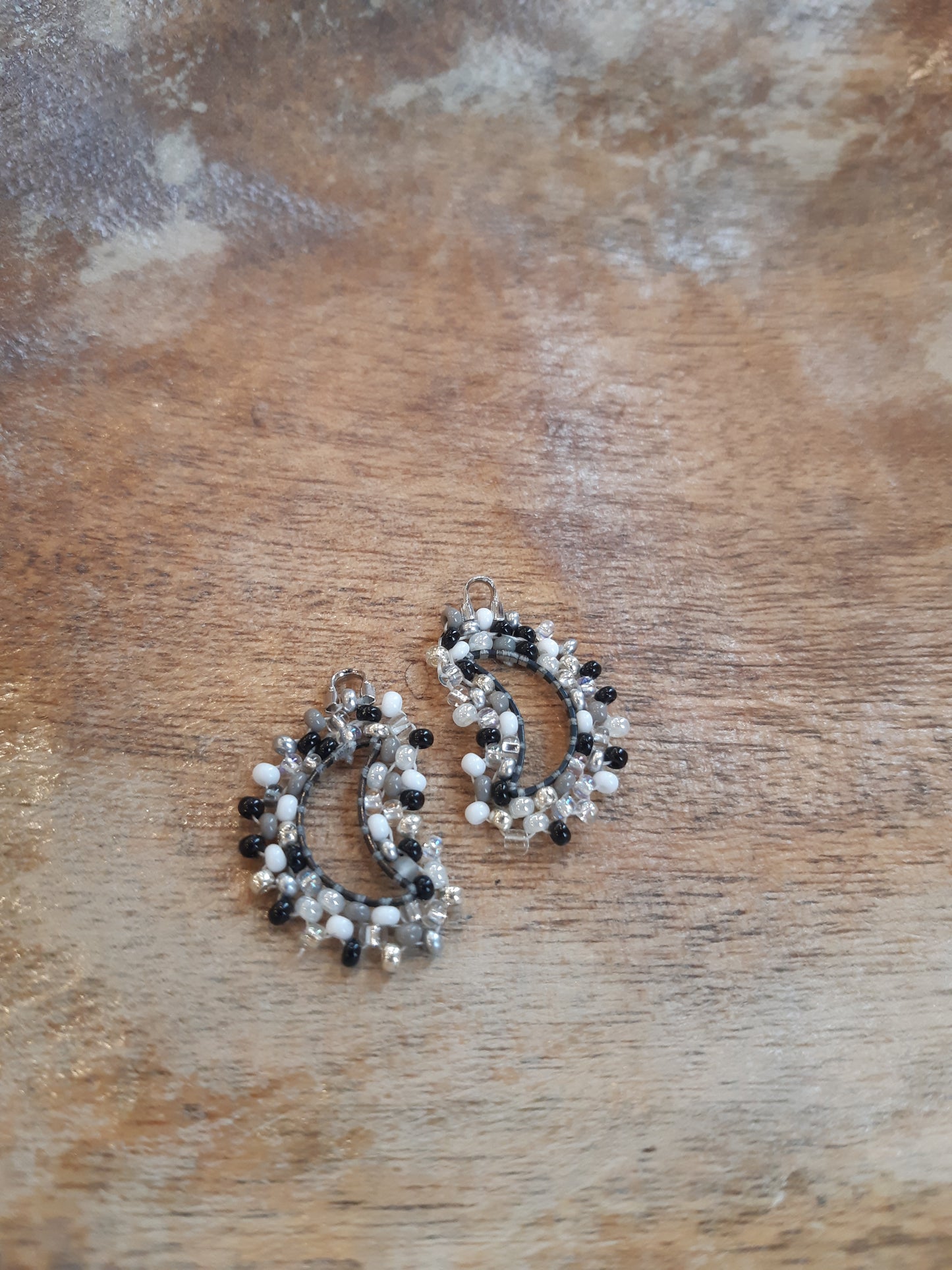 Sikw Elasa'sit - moon earrings