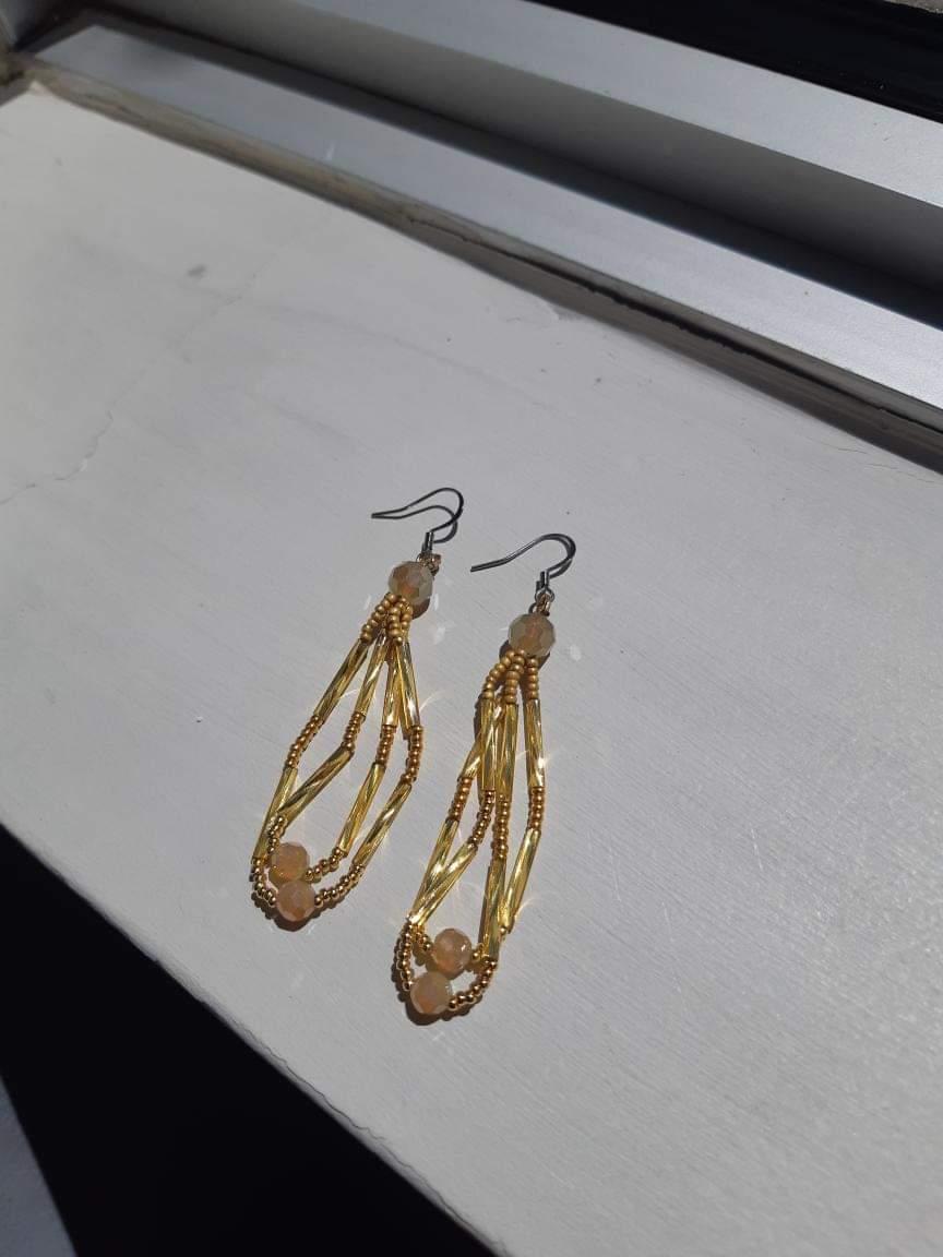 Na'ku'set loops with frosted beads