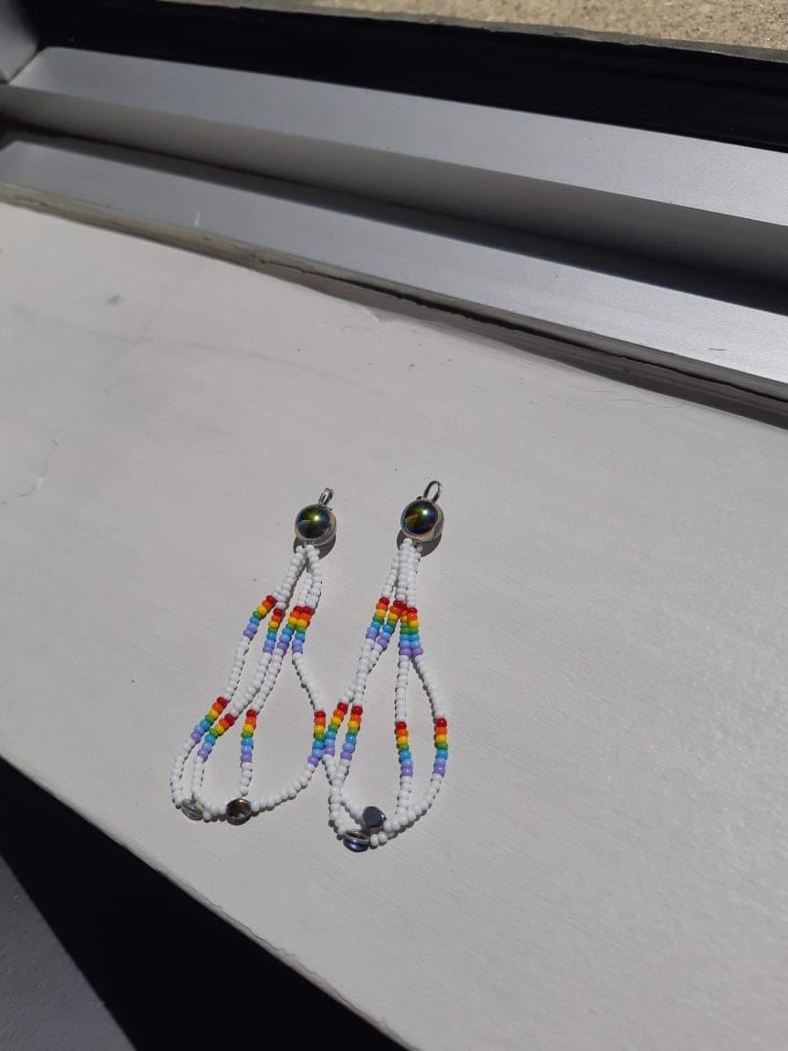 Rainbow lined white loops